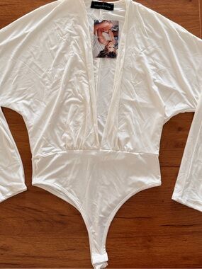naked wardrobe White Plunge Long Sleeve Bodysuit